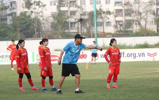 Thầy trò Huấn luyện viên Mai Đức Chung chuẩn bị cho vòng loại Olympic 2024.