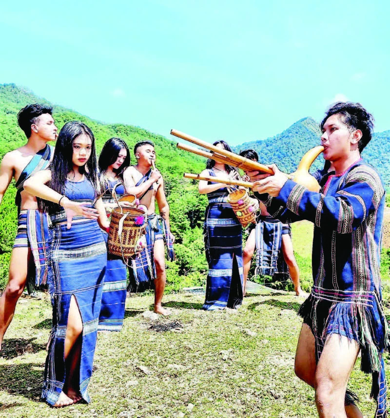 Vũ điệu của người Cơ Ho trên cao nguyên Langbiang.