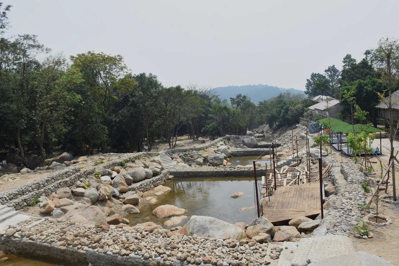 Doanh nghiệp tự ý ngăn dòng, tạo ruộng bậc thang trong lòng suối Lương.