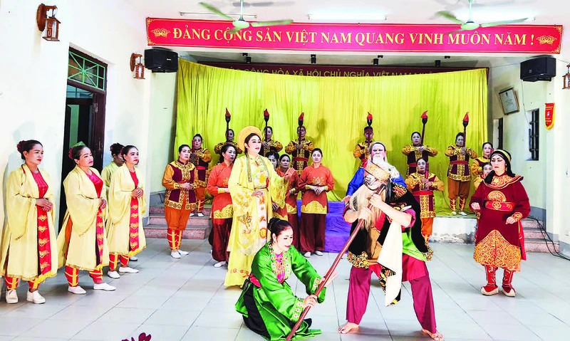 Hoạt động của những nhà văn hóa đã góp phần nuôi dưỡng nghệ thuật truyền thống trên địa bàn huyện Đông Anh.