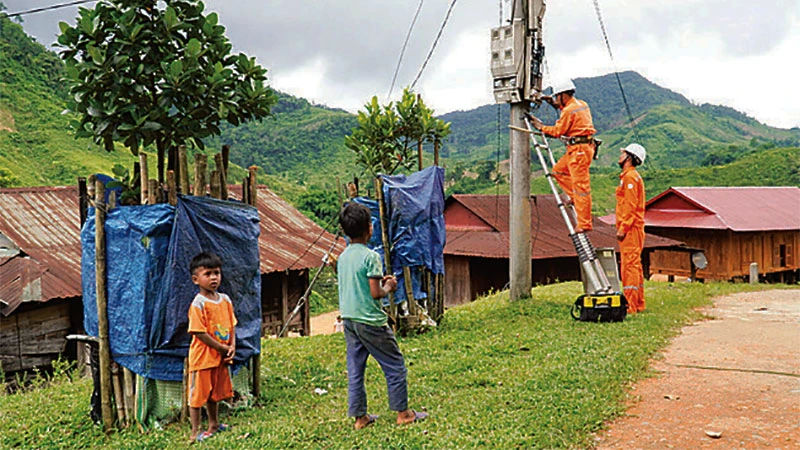Đưa điện về thôn Pa Lin, xã A Vao, huyện miền núi Đakrông, tỉnh Quảng Trị.
