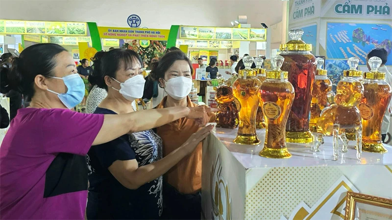 Các sản phẩm OCOP truyền thống của thành phố Cẩm Phả, tỉnh Quảng Ninh phục vụ Tết Nguyên Đán Giáp Thìn 2024.