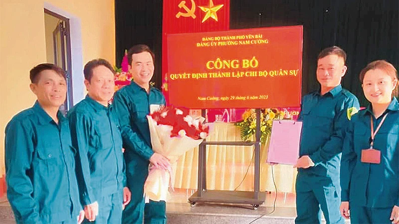 Lễ ra mắt chi bộ quân sự phường Nam Cường, thành phố Yên Bái.