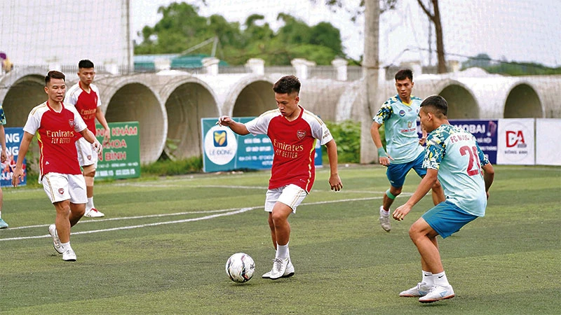 Do được đầu tư bài bản cho thiết chế văn hóa, huyện Đông Anh đã tổ chức nhiều giải bóng đá phong trào có chất lượng.