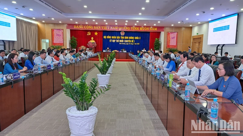 Toàn cảnh kỳ họp.