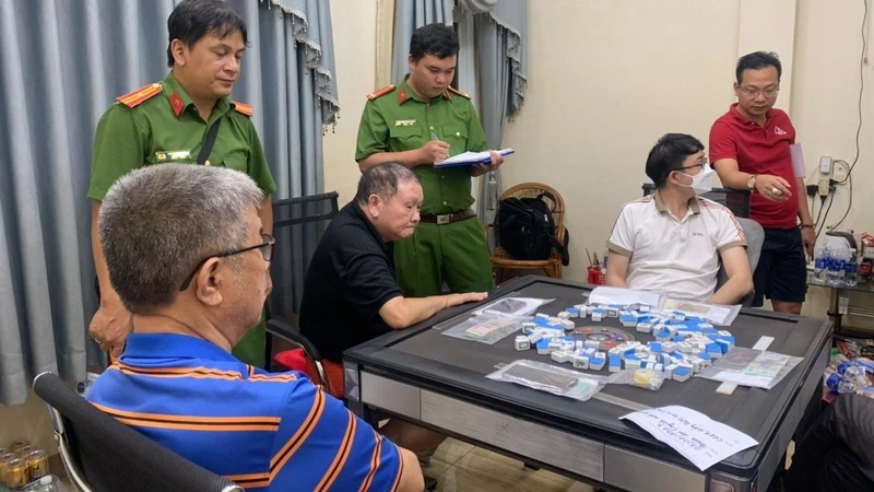 Triệt xóa điểm đánh bạc có nhiều người nước ngoài tại Bình Dương