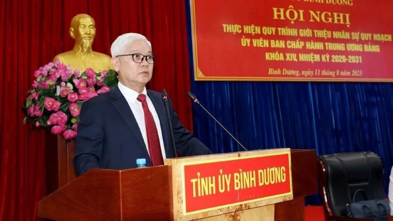 Đồng chí Nguyễn Văn Lợi, Ủy viên Trung ương Đảng, Bí thư Tỉnh ủy Bình Dương phát biểu ý kiến tại hội nghị.