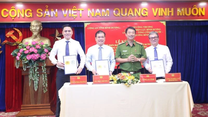 Công an tỉnh Bình Dương ký kết quy chế phối hợp với các đơn vị.
