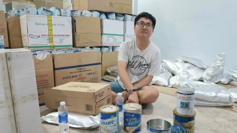 Đối tượng Vũ Thành Công và tang vật.