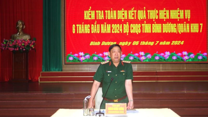 Thượng tướng Huỳnh Chiến Thắng phát biểu ý kiến tại buổi kiểm tra.