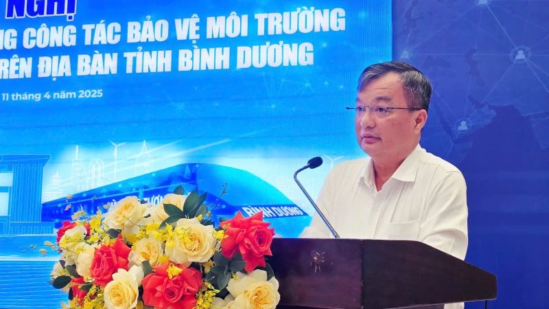 Phó Chủ tịch Ủy ban nhân dân tỉnh Bình Dương Bùi Minh Trí phát biểu ý kiến tại hội nghị ký kết. 