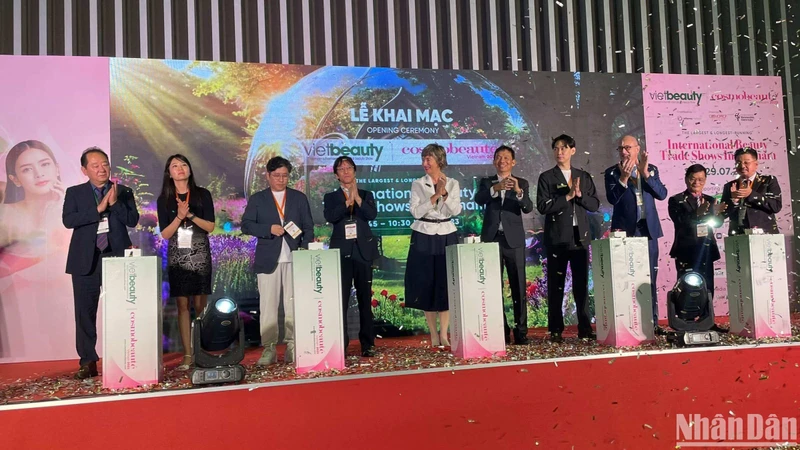 Nghi thức khai mạc Triển lãm quốc tế về ngành làm đẹp - Vietbeauty và Cosmobeauté Vietnam 2023.