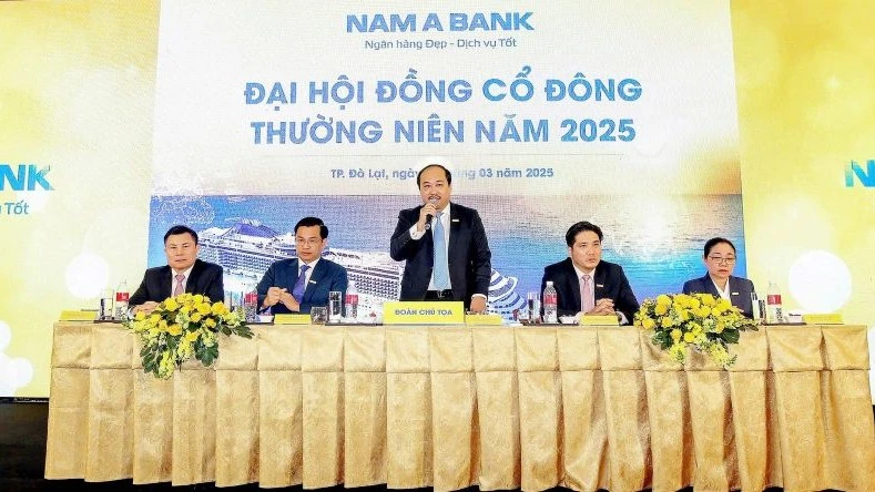 Ông Trần Ngô Phúc Vũ, Chủ tịch Hội đồng quản trị Nam A Bank phát biểu tại Đại hội.