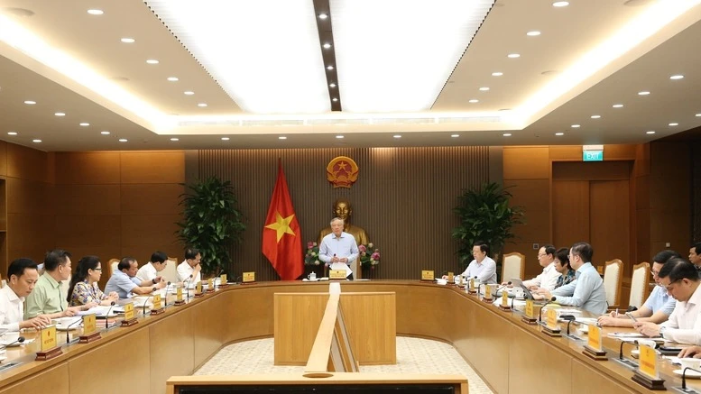 Phó Thủ tướng Thường trực Chính phủ Nguyễn Hòa Bình chủ trì Phiên họp thứ nhất của Tiểu ban Tuyên truyền Đại hội đại biểu Đảng bộ Chính phủ lần thứ I, nhiệm kỳ 2025-2030. (Ảnh: VGP)