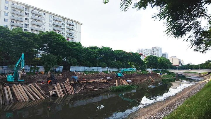 Nhiều năm qua, việc cải thiện tình trạng ô nhiễm trên sông Tô Lịch chưa có những kết quả khả quan.