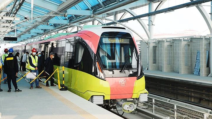 Tiến độ bàn giao mặt bằng chậm khiến dự án đường sắt Nhổn - ga Hà Nội lùi thời gian đưa vào hoạt động. Ảnh: HẢI NAM
