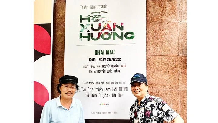 Đạo diễn Nghiêm Nhan (bên trái) và họa sĩ Quốc Thắng.