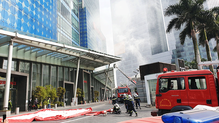 Diễn tập phòng cháy, chữa cháy. Ảnh: NGUYỆT ANH