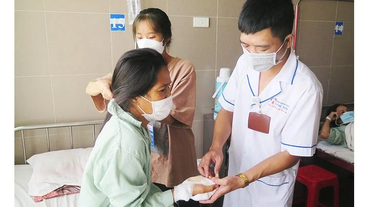 Bệnh nhân L.T.B nhập viện do bị hoại tử xương đùi trái.