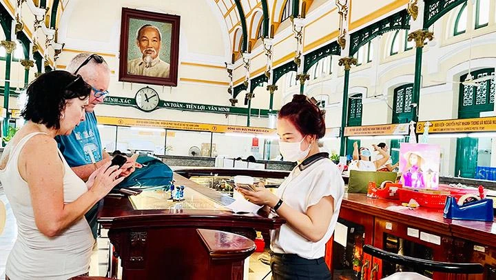 Sau hai năm dịch bệnh, khách du lịch quốc tế bắt đầu trở lại TP Hồ Chí Minh.