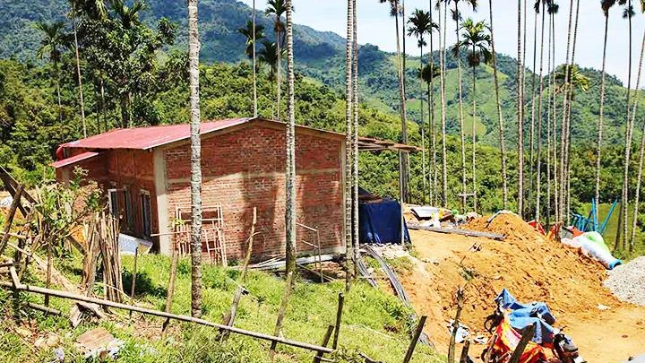 Ngôi trường mới đang được hoàn thiện.
