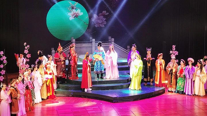 Ngày càng nhiều tác phẩm nghệ thuật được dàn dựng phục vụ công chúng.