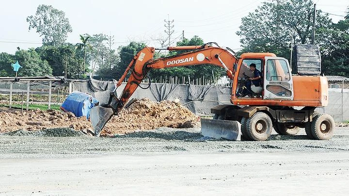 Công tác giải ngân vốn đầu tư công đang gặp nhiều khó khăn. Ảnh: Nam Anh