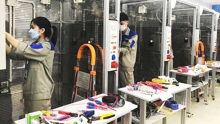 Học nghề tại Trường cao đẳng nghề Cơ điện Hà Nội. 