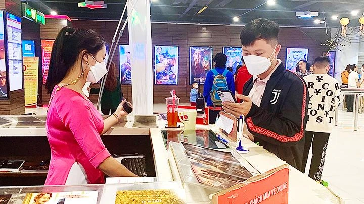 Cần cung cấp rộng rãi thông tin về các liên hoan phim cho công chúng để thêm nhiều người theo dõi. 