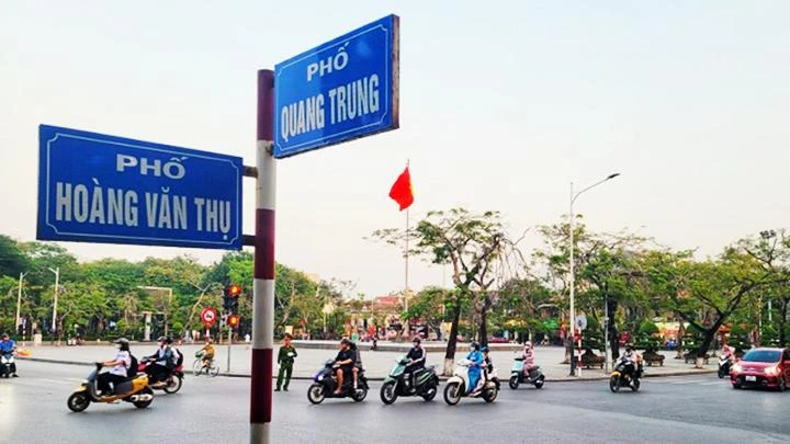 Biển tên đường ở TP Hải Phòng sẽ có mã QR. Ảnh: LÊ TÂN