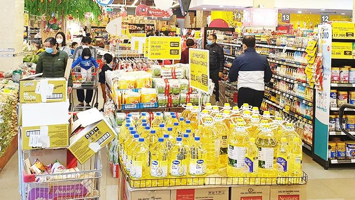 Doanh số bán lẻ trong 11 tháng qua tăng 20,5% so cùng kỳ năm 2021. Ảnh: SONG ANH