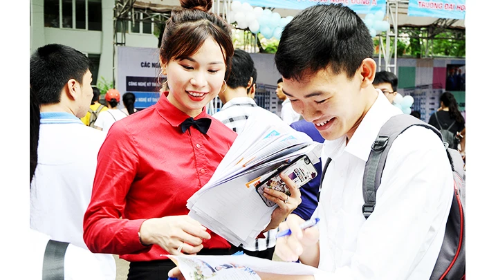 Nhiều trường đại học tạm ngừng kế hoạch tăng học phí năm học 2022-2023. Ảnh: HẢI NAM