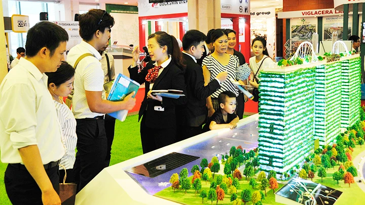 Lĩnh vực bất động sản đang trong thời kỳ khó khăn. Ảnh: NAM ANH