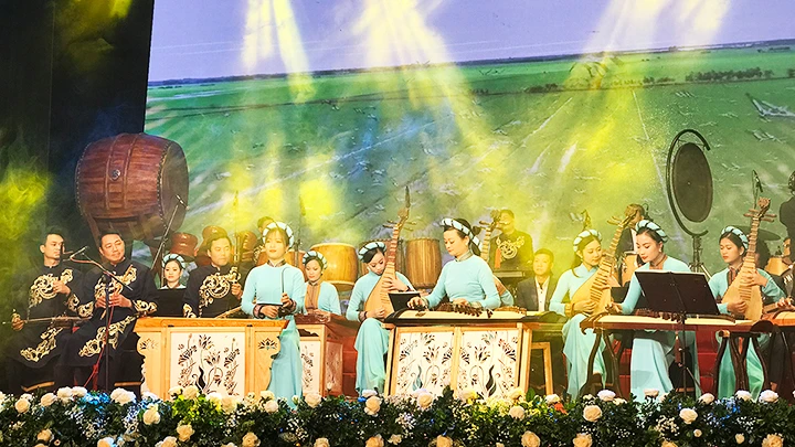 Phát huy tinh thần “Đề cương về văn hóa Việt Nam” trong bối cảnh mới, cần tiếp tục khai thác mạnh mẽ các giá trị dân tộc để sáng tạo nghệ thuật. Ảnh: HOÀNG HOA