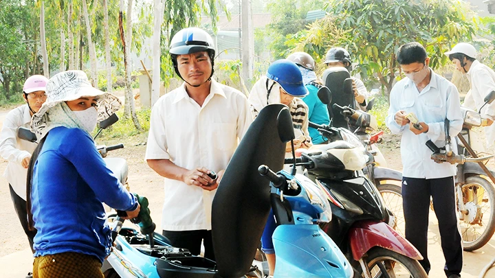 Cần có chính sách điều hành thị trường bán lẻ xăng, dầu ổn định. Ảnh: HẢI NAM