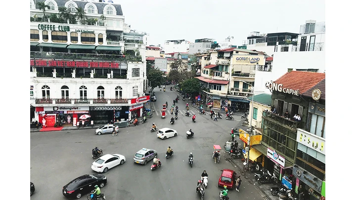Cần có quy hoạch và giám sát chặt chẽ để phát triển kiến trúc đô thị hài hòa tính dân tộc và hiện đại. Ảnh: QUANG HƯNG