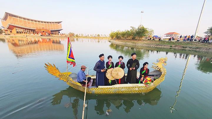 Tương truyền, Vua Bà là con gái Hùng Vương về lập làng giúp dân an cư, sáng tác ra các câu ca quan họ dạy dân hát.