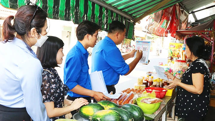 Thành đoàn TP Thủ Đức triển khai nhiều hoạt động đồng hành cùng người dân trong công tác chuyển đổi số.