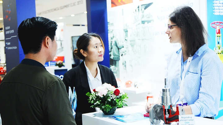 Nhiều nhà đầu tư nước ngoài đang quan tâm thị trường Việt Nam. Ảnh: NAM ANH