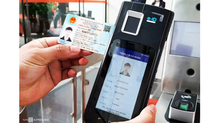 Thẻ căn cước công dân chứa mã số định danh là dữ liệu thông tin cá nhân cơ bản của công dân. Ảnh: BÁ ĐÔ