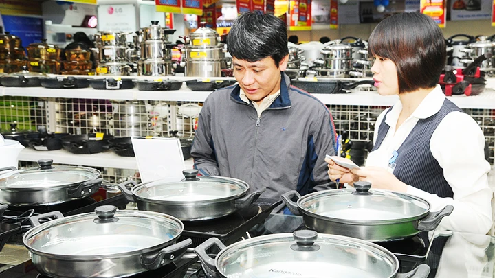 Giảm thuế giá trị gia tăng đối với các nhóm hàng hóa, dịch vụ đang áp dụng mức thuế suất 10%, trừ một số nhóm hàng hóa, dịch vụ. Ảnh: HẢI NAM