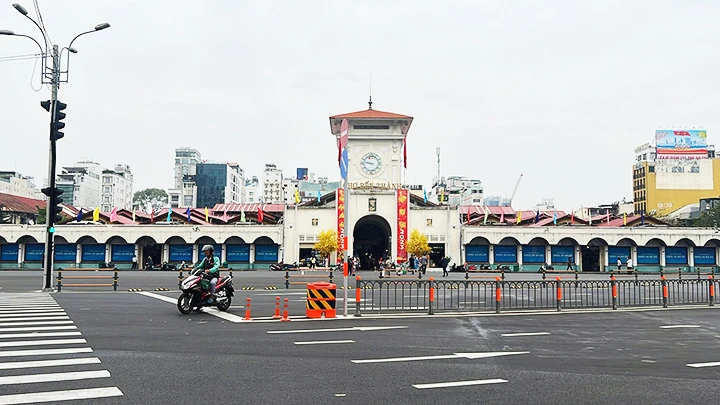 Việc sắp xếp lại làn đường nhằm phục vụ sự đi lại thuận tiện cho người dân và du khách.