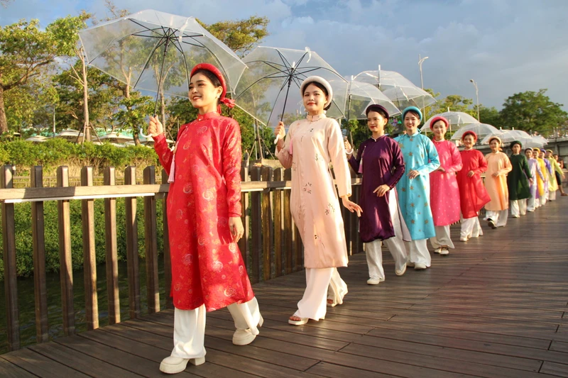 Áo dài Huế trong đời sống đương đại