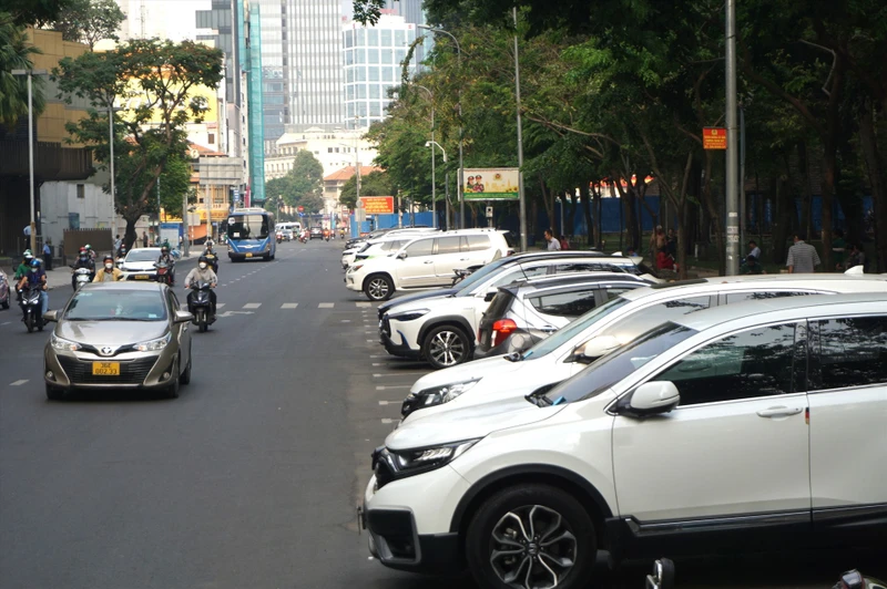 Điểm thu phí đỗ xe ô-tô dưới lòng đường Lê Lai (Quận 1) được đề xuất làm bãi đậu xe cao tầng lắp ghép.