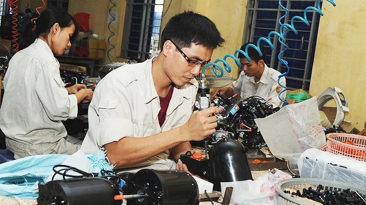 Cần tạo điều kiện cho doanh nghiệp nhỏ và vừa vay vốn phát triển sản xuất. Ảnh: HẢI NAM