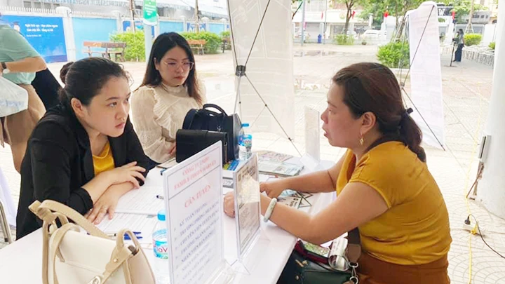 Kết nối việc làm tại Trung tâm Dịch vụ việc làm Hà Nội.