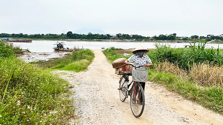 Bến phà xã Minh Châu.
