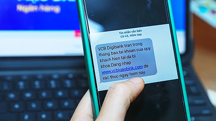 Mạo danh tin nhắn ngân hàng là hình thức lừa đảo phổ biến trong thời gian gần đây.