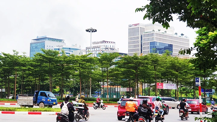 Khói bụi là nguyên nhân gây ô nhiễm không khí. Ảnh: NAM ANH