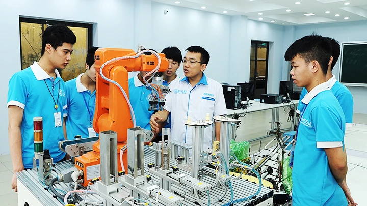 Đào tạo nguồn nhân lực chất lượng để đón đầu các dự án. Ảnh: NAM NGUYỄN